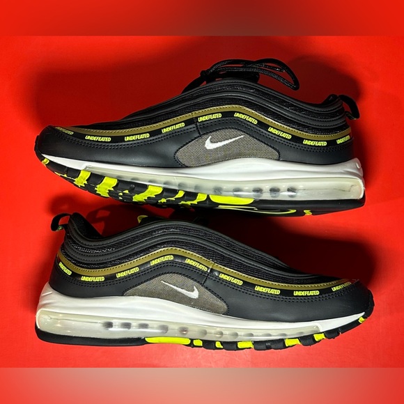Size 10.5 - Nike Undefeated x Air Max 97 Black Volt - Picture 3 of 9